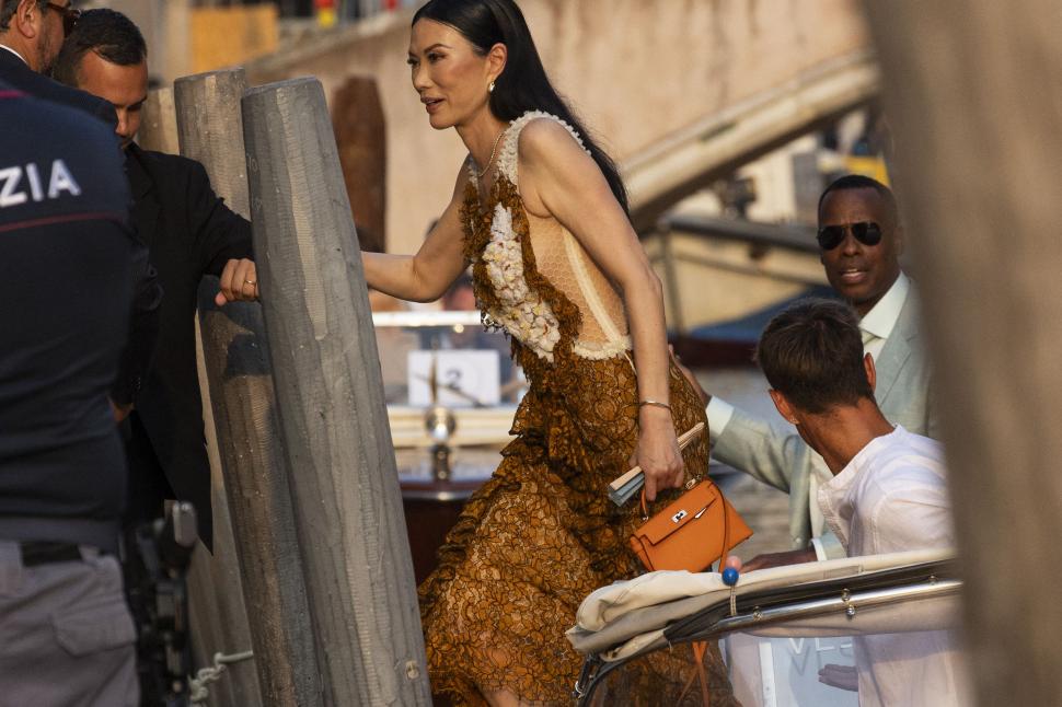 „Sunt groaznici”. Charlize Theron îi atacă pe Jeff Bezos și Lauren Sanchez după extravaganta nuntă de 50 de milioane de dolari 984974