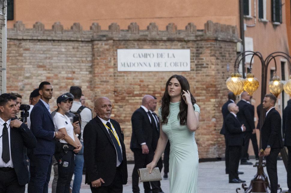 „Sunt groaznici”. Charlize Theron îi atacă pe Jeff Bezos și Lauren Sanchez după extravaganta nuntă de 50 de milioane de dolari 984975