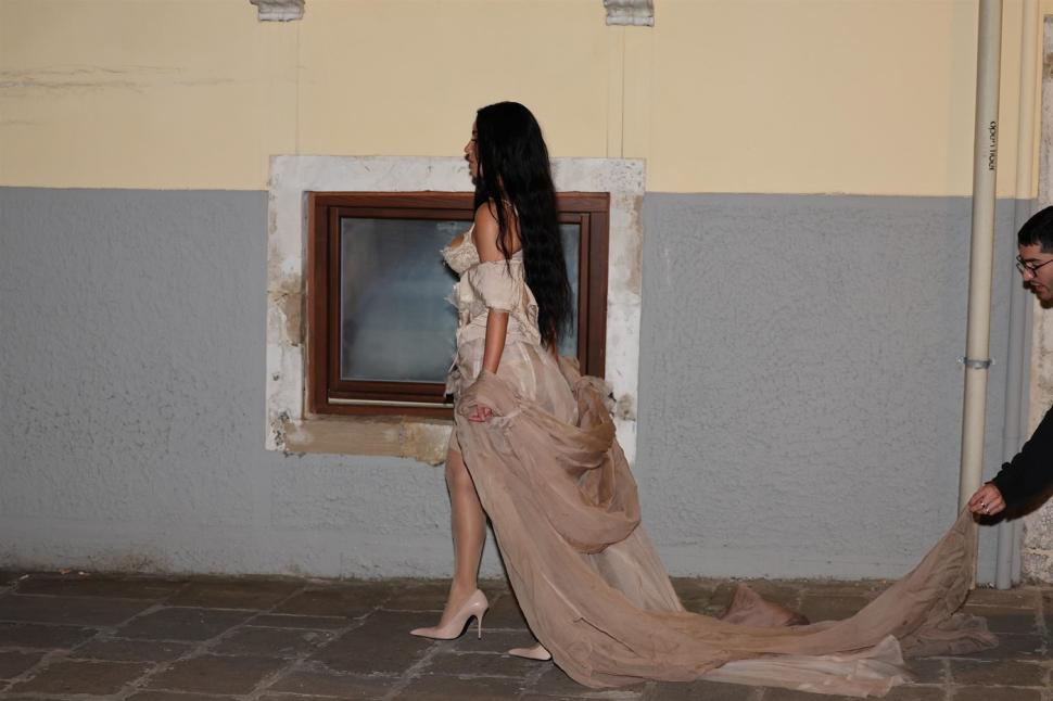 Cea mai șocantă apariție la nunta lui Jeff Bozos cu Lauren Sanchez. Cum s-a îmbrăcat Kim Kardashian în ultima noapte de petreceri 985473