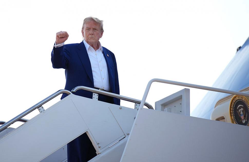 Trump şi-a lansat un nou parfum inspirat din victoria sa electorală. Cum arată sortimentul pentru bărbaţi, dar şi cel pentru femei 985441