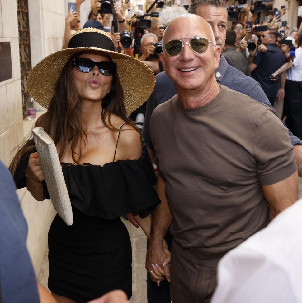Jeff Bezos şi Lauren Sanchez îşi petrec luna de miere tot în Italia. Cum arată hotelul în care sunt cazați VIDEO 985824