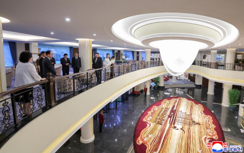 Cum se distrează nord-coreenii în stațiunea de la mare tocmai inaugurată de Kim Jong Un. Au apărut primele imagini aprobate de Phenian 986020