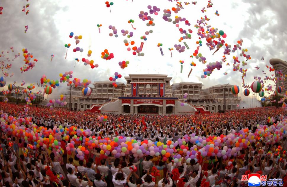 Cum se distrează nord-coreenii în stațiunea de la mare tocmai inaugurată de Kim Jong Un. Au apărut primele imagini aprobate de Phenian 986027