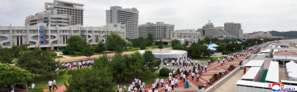 Cum se distrează nord-coreenii în stațiunea de la mare tocmai inaugurată de Kim Jong Un. Au apărut primele imagini aprobate de Phenian 986035