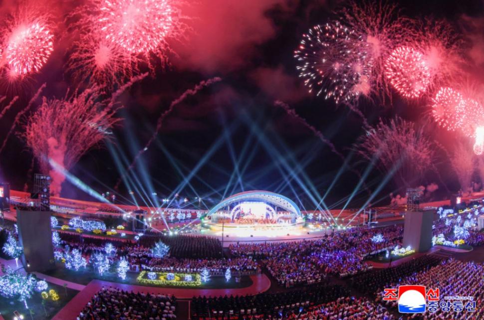 Cum se distrează nord-coreenii în stațiunea de la mare tocmai inaugurată de Kim Jong Un. Au apărut primele imagini aprobate de Phenian 986039