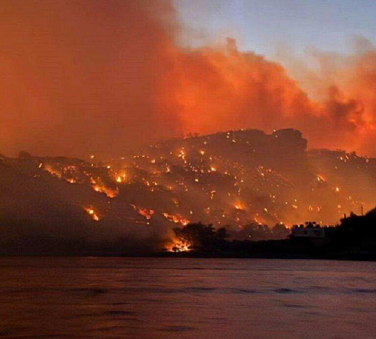 MAE, atenţionare de călătorie pentru Grecia: Risc crescut de incendii de vegetaţie. Peste 1.500 de oameni, evacuaţi din calea focului 986126