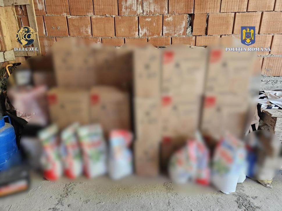 Zeci de percheziții la o rețea de contrabandiști cu detergenți din Ucraina. Marfa era vândută în ambalajele unor branduri cunoscute 986128