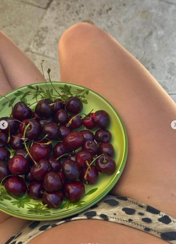 După nunta lui Jeff Bezos, Kylie și Kendall Jenner au rămas în Italia, pentru o vacanță de lux în Toscana. Cum s-au fotografiat 986543