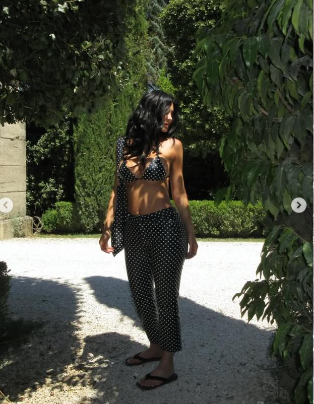 După nunta lui Jeff Bezos, Kylie și Kendall Jenner au rămas în Italia, pentru o vacanță de lux în Toscana. Cum s-au fotografiat 986547