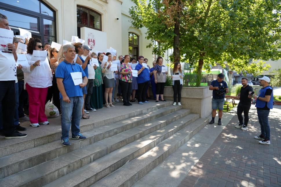 Proteste la instituții publice din toată țara. Dragoș Pîslaru, înconjurat de angajați: „Dacă erați solidar cu noi, vă dădeați demisia” 986464