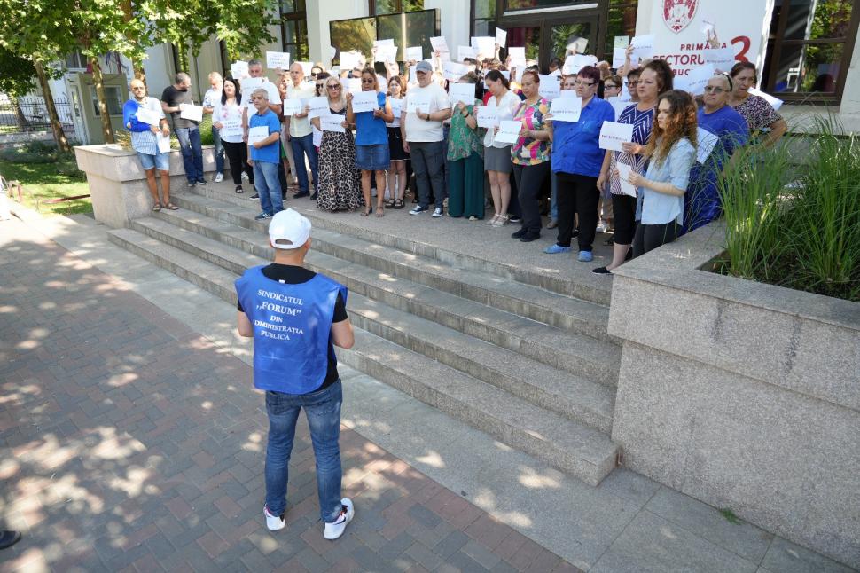Proteste la instituții publice din toată țara. Dragoș Pîslaru, înconjurat de angajați: „Dacă erați solidar cu noi, vă dădeați demisia” 986468