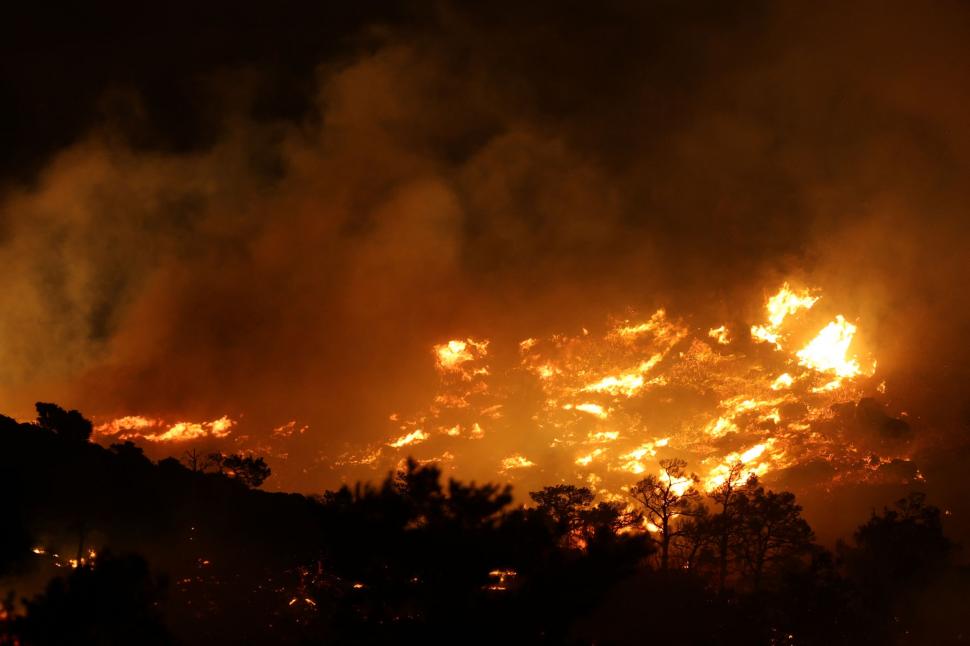 Cât de sigur e să mergi acum în Creta mistuită de incendii și ce șanse sunt să îți primești banii înapoi dacă anulezi vacanța 986523