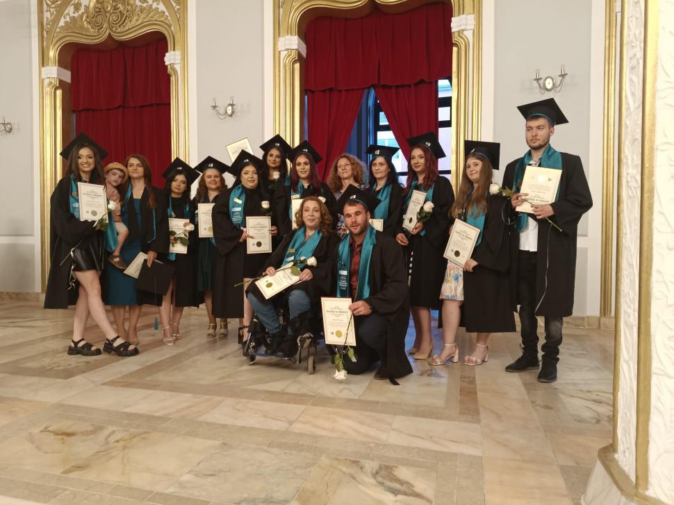 De la o viață frântă la șefă de promoție: „Nu sunt o victimă. Sunt o învingătoare” 985597