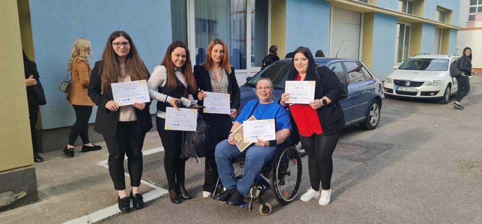 De la o viață frântă la șefă de promoție: „Nu sunt o victimă. Sunt o învingătoare” 985604