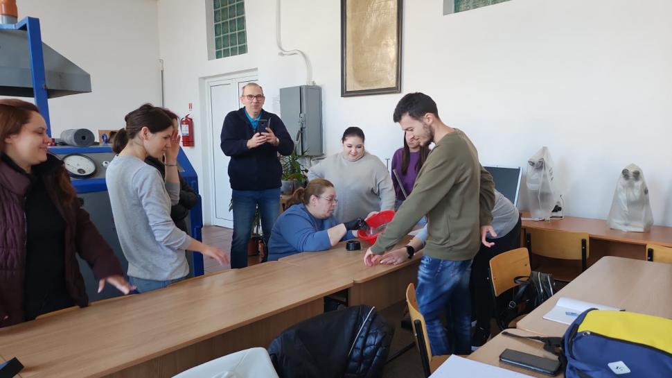 De la o viață frântă la șefă de promoție: „Nu sunt o victimă. Sunt o învingătoare” 985608