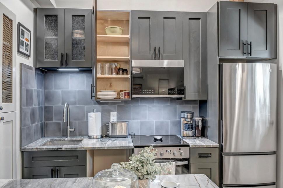 O familie a decis să renunțe la garajul devenit depozit și l-a transformat într-o casă incredibil de frumoasă pentru fiul lor 986515