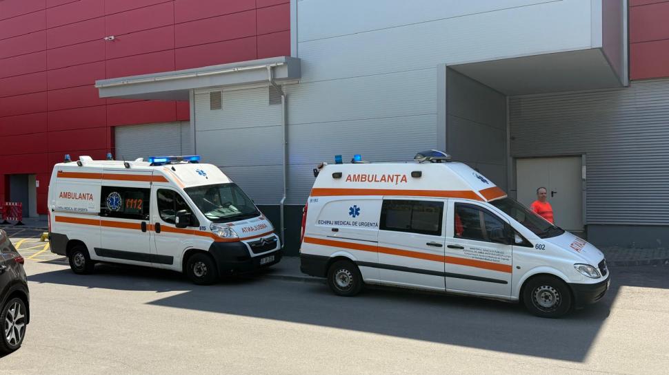 Incendiul de la AFI Cotroceni a fost localizat, au ars panouri fotovoltaice de pe acoperiș. Pompierii au evacuat 1.000 de oameni 986703