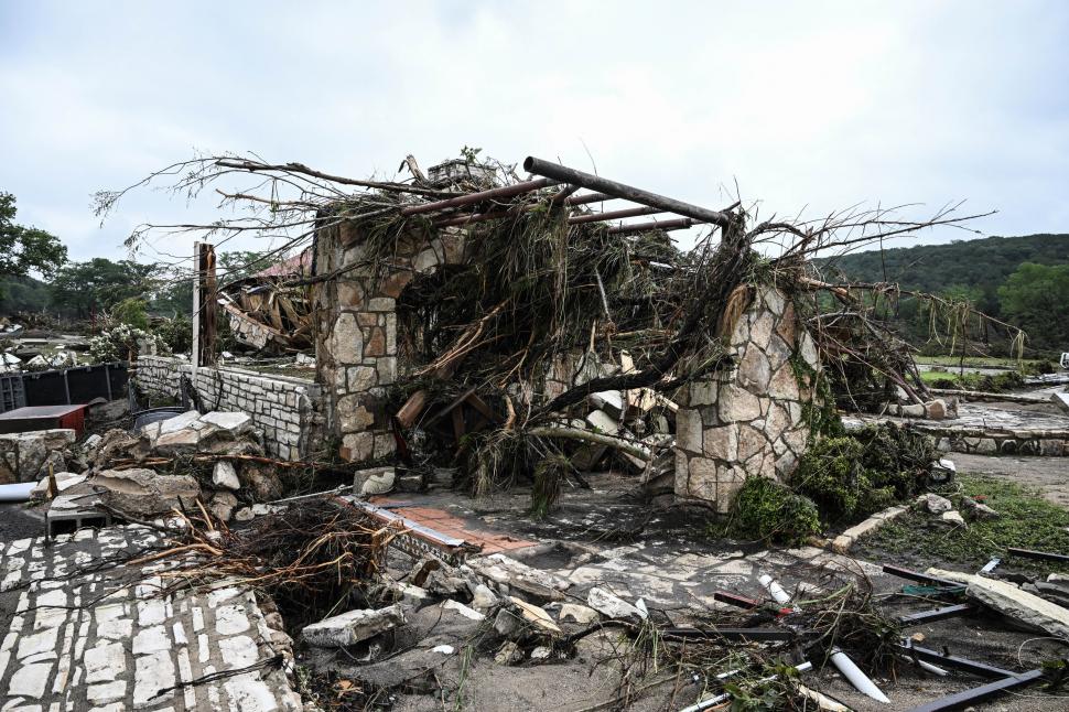 Potop în Texas. 27 de morți, printre care și 9 copii. Căutări disperate, după ce zeci de copii dintr-o tabără au fost luați de viituri 986761