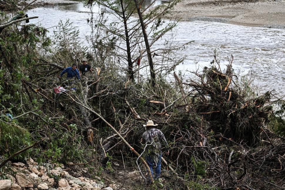 Potop în Texas. 27 de morți, printre care și 9 copii. Căutări disperate, după ce zeci de copii dintr-o tabără au fost luați de viituri 986763