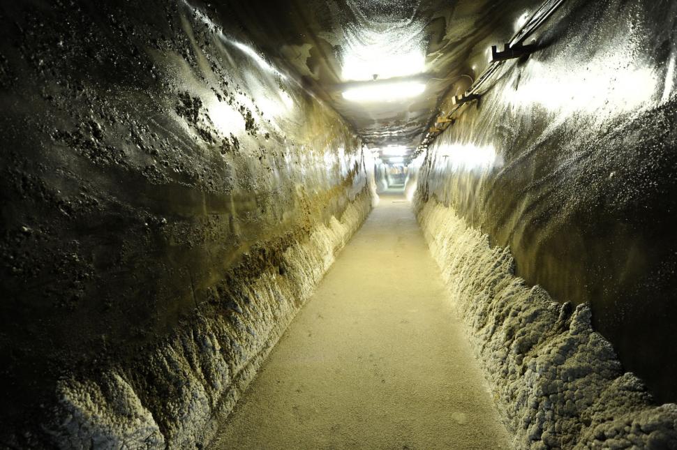 „Orașul de sare” din inima Transilvaniei: Ce se ascunde la 120 de metri sub pământ 986855