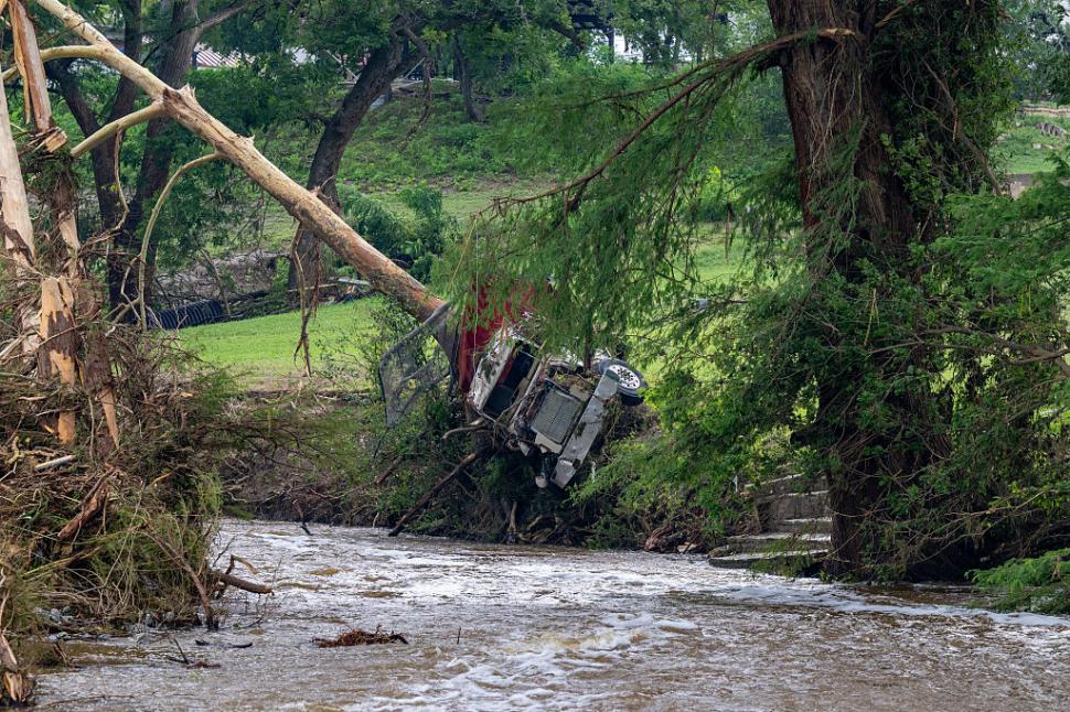 Dezastrul din Texas: 90 de morți. Semne de întrebare despre sistemele de avertizare. Oficialii se așteptau să plouă, dar nu așa mult 986934