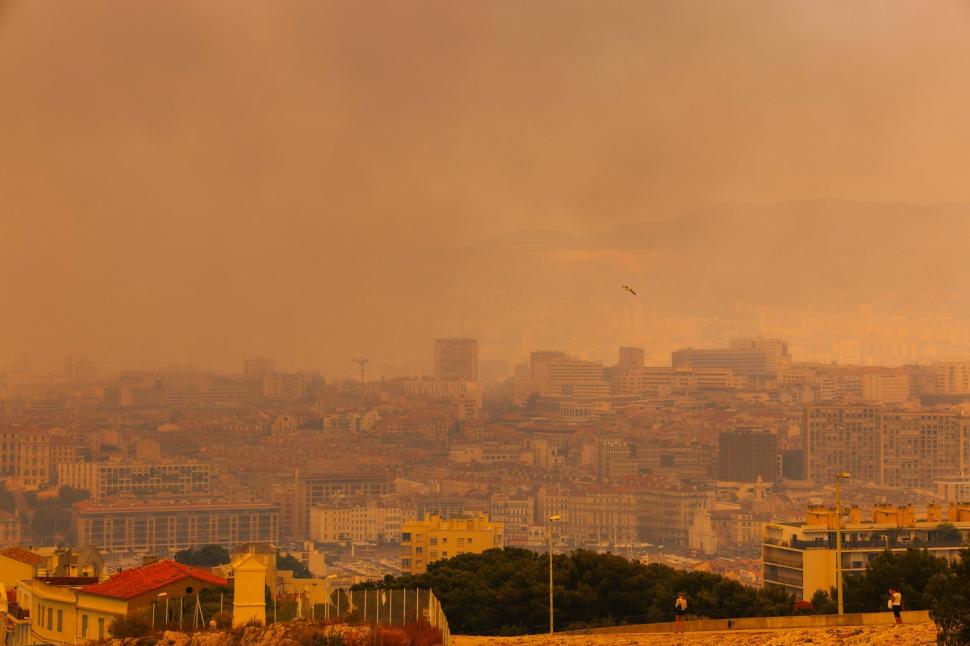 Incendiu uriaș în Marsilia: Flăcările au cuprins 350 de hectare și au ajuns în oraș. Aeroportul a fost închis  987508