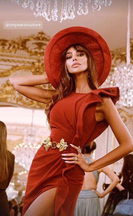 Mădălina Ghenea a atras toate privirile la un eveniment de modă de la Paris. Ce ţinută a purtat  987354