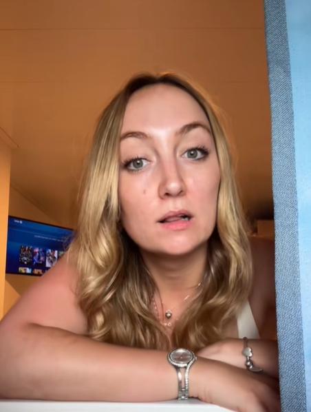 O femeie cu un copil de 2 ani spune cum e să locuiești pe un vas de croazieră, cu totul gratuit. Există, totuși, un dezavantaj 987381