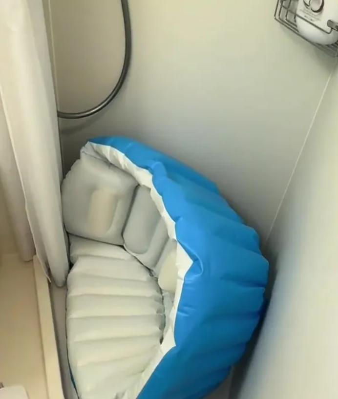 O femeie cu un copil de 2 ani spune cum e să locuiești pe un vas de croazieră, cu totul gratuit. Există, totuși, un dezavantaj 987385