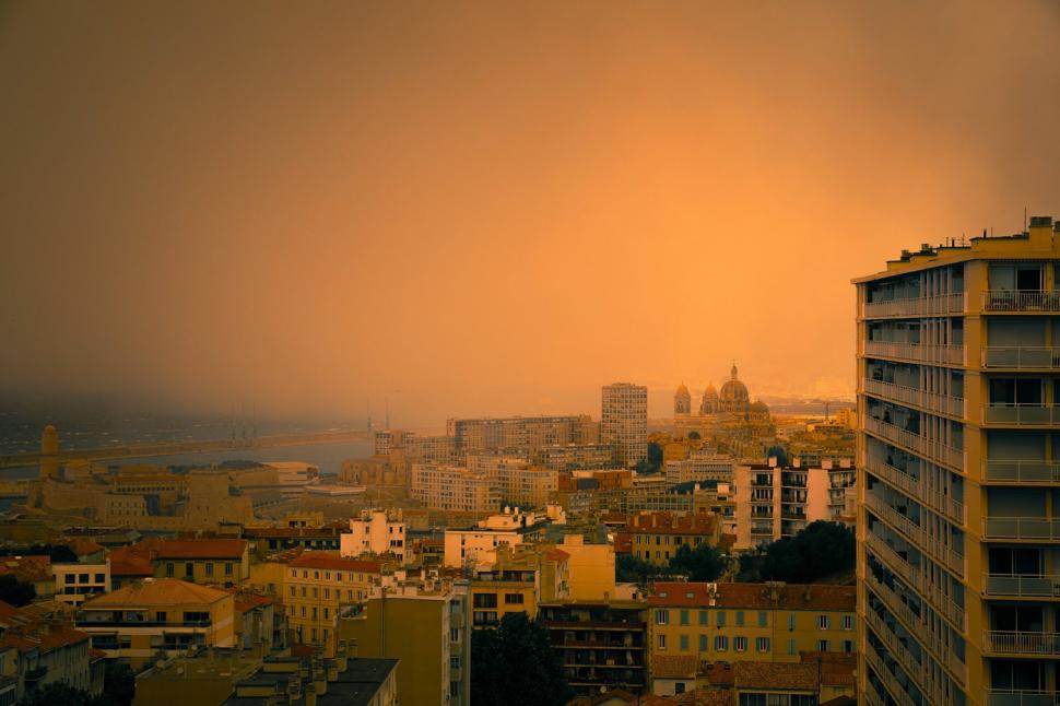 „Este apocaliptic”. Incendiul devastator din Marsilia se propagă cu 1,2 km pe minut. 110 oameni au fost răniți 987580