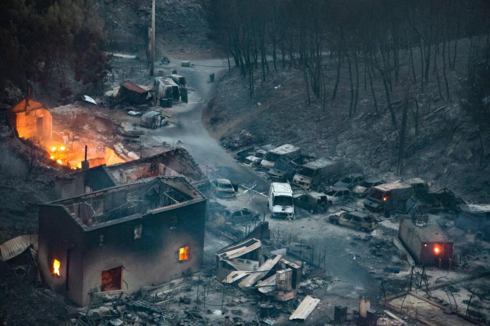 „Este apocaliptic”. Incendiul devastator din Marsilia se propagă cu 1,2 km pe minut. 110 oameni au fost răniți 987596