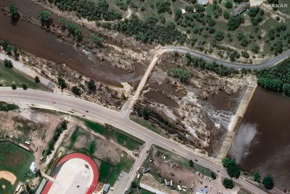 Imagini din satelit. Cum arată din spațiu locul dezastrului din Texas, unde peste 100 de oameni au murit în inundații catastrofale 987798