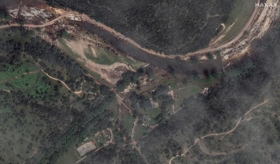 Imagini din satelit. Cum arată din spațiu locul dezastrului din Texas, unde peste 100 de oameni au murit în inundații catastrofale 987802