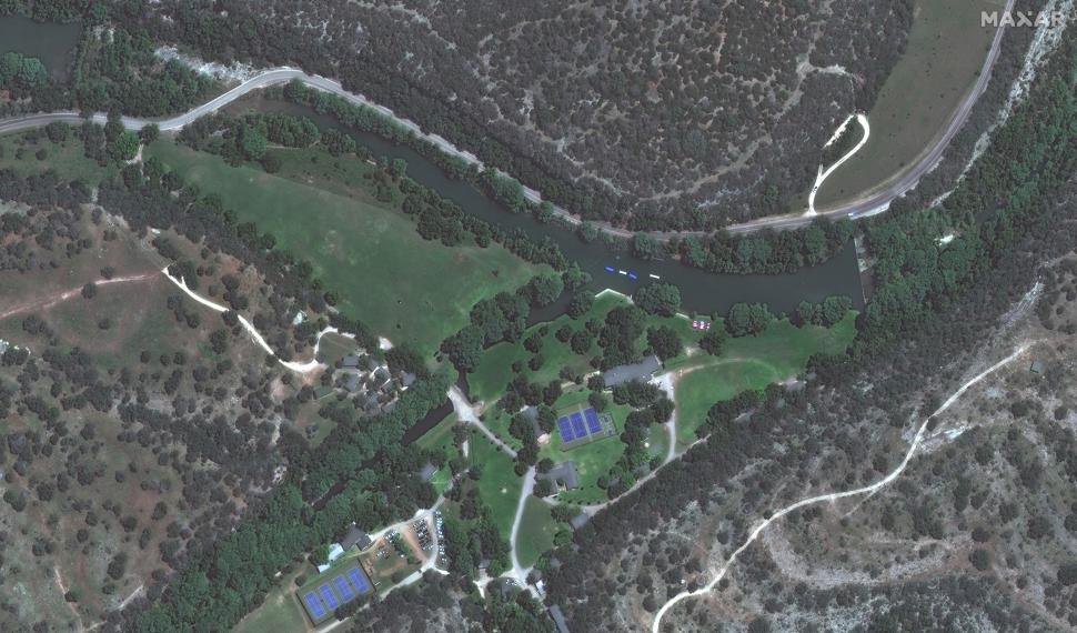 Imagini din satelit. Cum arată din spațiu locul dezastrului din Texas, unde peste 100 de oameni au murit în inundații catastrofale 987803