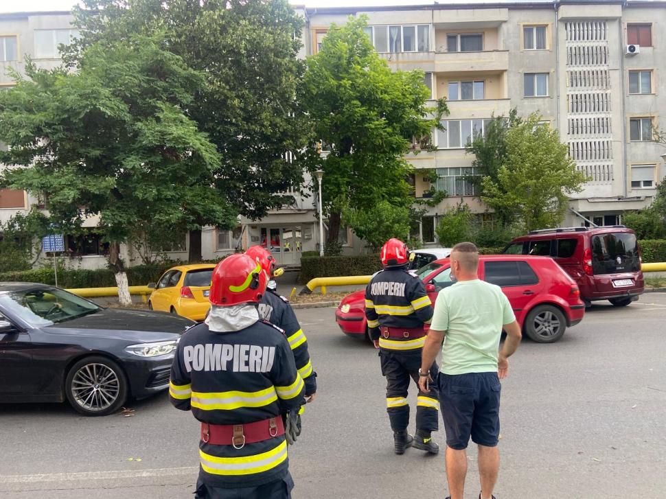 Imaginile dezastrului lăsat în urmă de furtuni și vijelii: Copacii au fost smulși de rafale de peste 100 km/h. Sunt pagube în 19 județe 987687