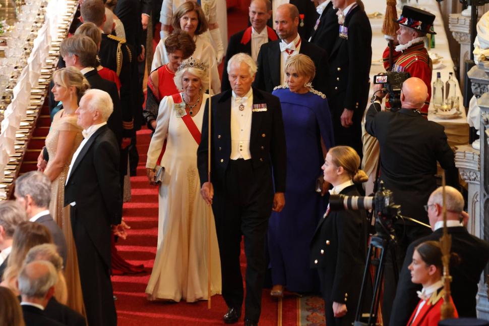 Plimbare cu trăsura, sărutări de mâini, banchet cu ținute strălucitoare. Cum a fost prima zi de vizită a lui Macron în Marea Britanie 987719