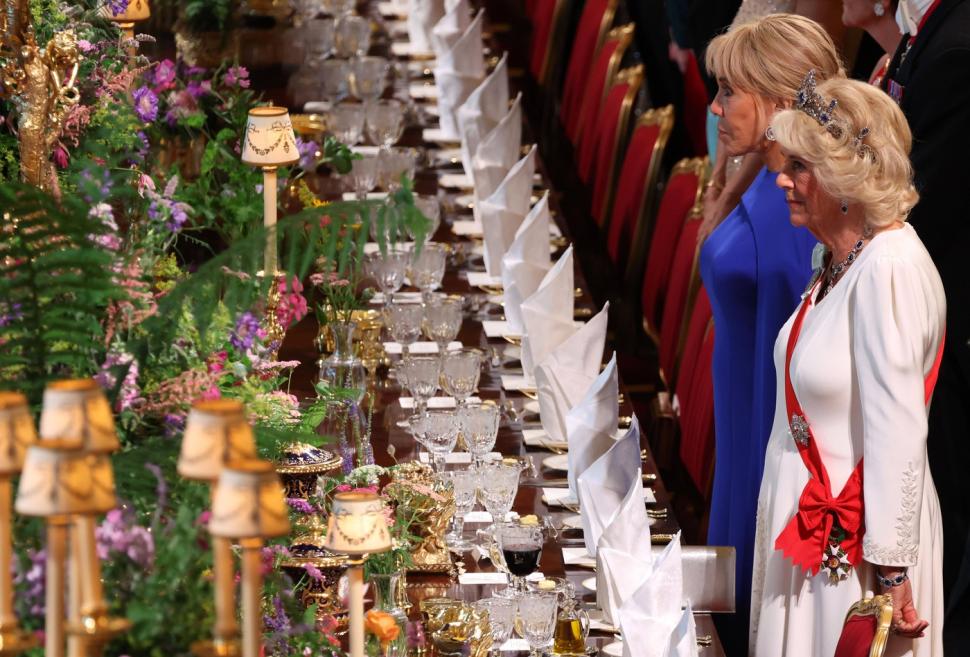 Plimbare cu trăsura, sărutări de mâini, banchet cu ținute strălucitoare. Cum a fost prima zi de vizită a lui Macron în Marea Britanie 987720