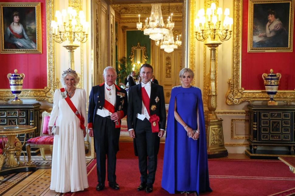 Plimbare cu trăsura, sărutări de mâini, banchet cu ținute strălucitoare. Cum a fost prima zi de vizită a lui Macron în Marea Britanie 987723