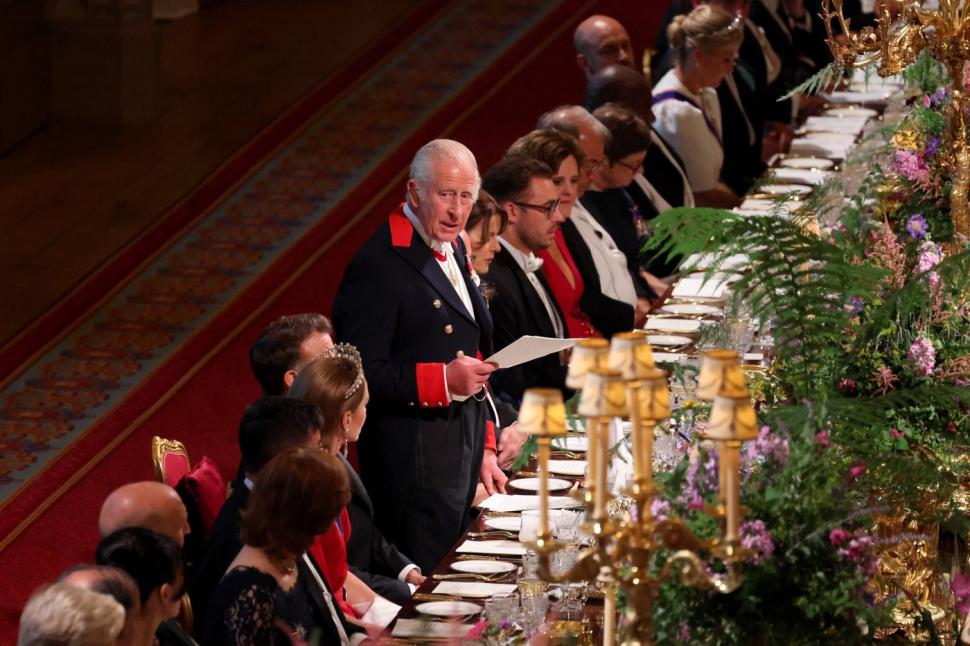 Plimbare cu trăsura, sărutări de mâini, banchet cu ținute strălucitoare. Cum a fost prima zi de vizită a lui Macron în Marea Britanie 987730