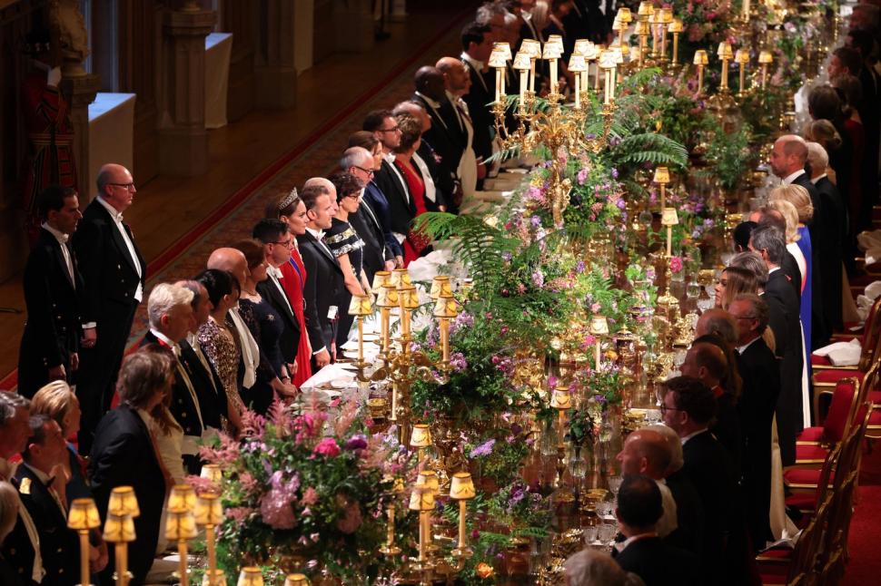 Plimbare cu trăsura, sărutări de mâini, banchet cu ținute strălucitoare. Cum a fost prima zi de vizită a lui Macron în Marea Britanie 987734