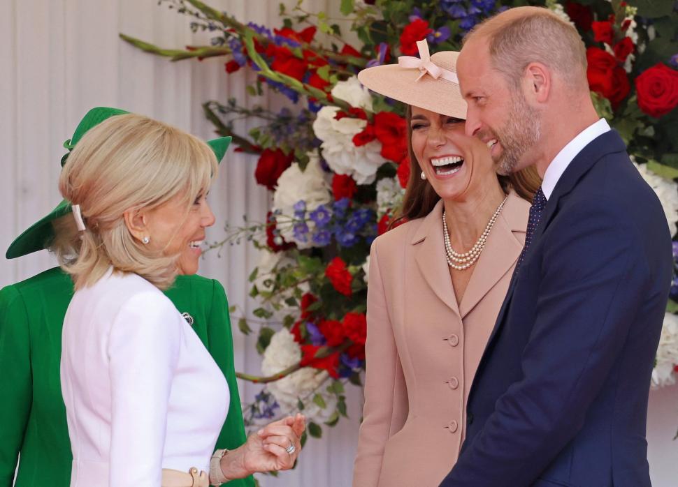 Plimbare cu trăsura, sărutări de mâini, banchet cu ținute strălucitoare. Cum a fost prima zi de vizită a lui Macron în Marea Britanie 987737