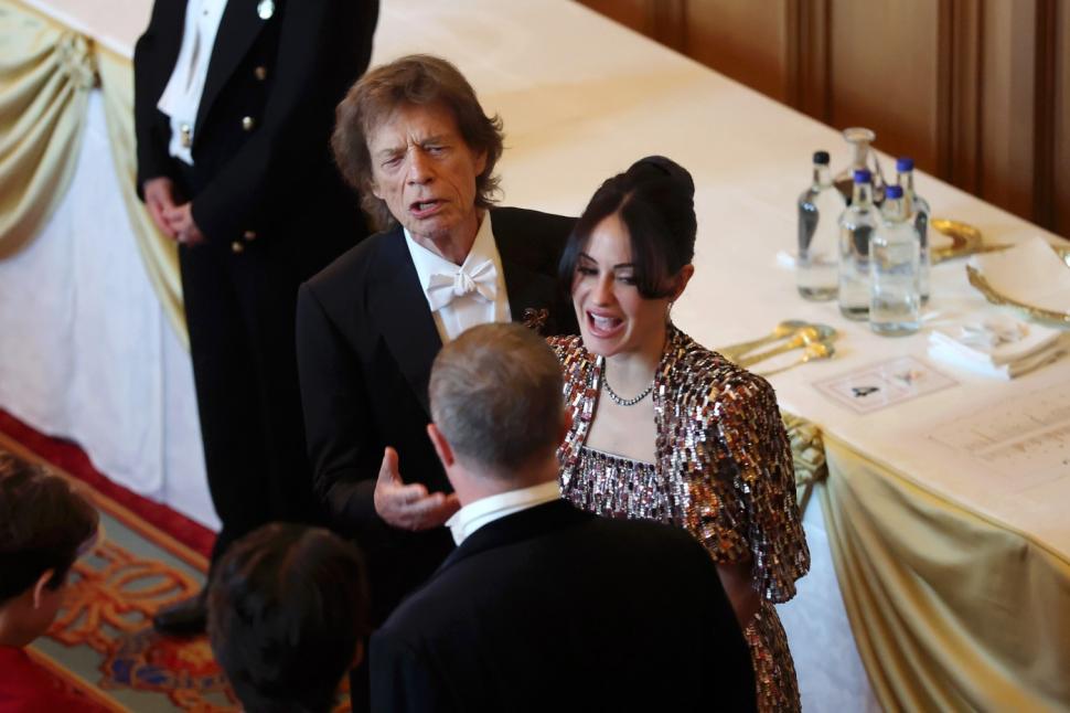 Plimbare cu trăsura, sărutări de mâini, banchet cu ținute strălucitoare. Cum a fost prima zi de vizită a lui Macron în Marea Britanie 987739