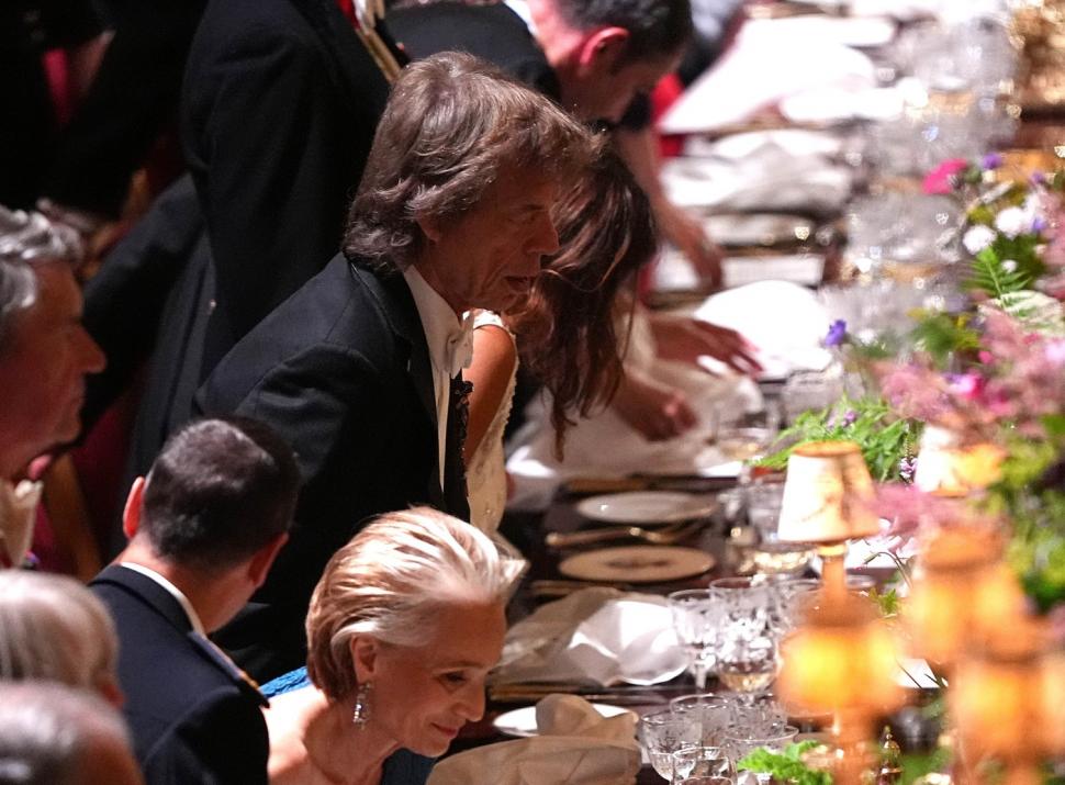 Plimbare cu trăsura, sărutări de mâini, banchet cu ținute strălucitoare. Cum a fost prima zi de vizită a lui Macron în Marea Britanie 987742