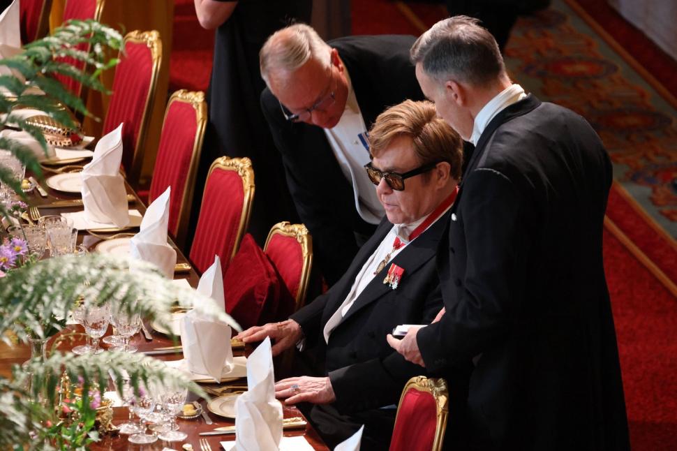 Plimbare cu trăsura, sărutări de mâini, banchet cu ținute strălucitoare. Cum a fost prima zi de vizită a lui Macron în Marea Britanie 987743