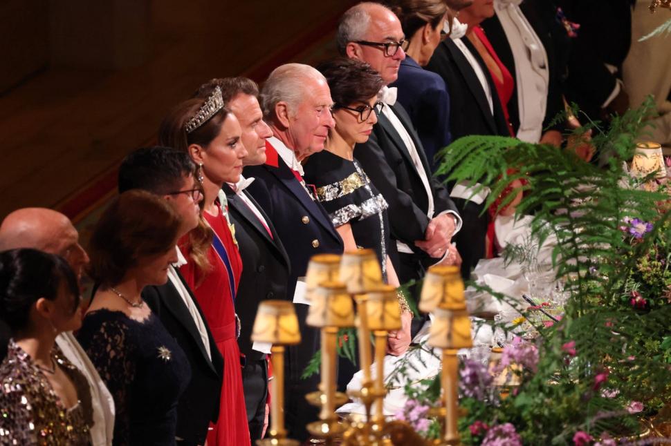 Plimbare cu trăsura, sărutări de mâini, banchet cu ținute strălucitoare. Cum a fost prima zi de vizită a lui Macron în Marea Britanie 987745