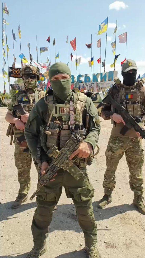 Doi luptători români în Ucraina au fost răniți. O dronă kamikaze a rușilor le-a lovit mașina pe linia frontului din Zaporojie 988305