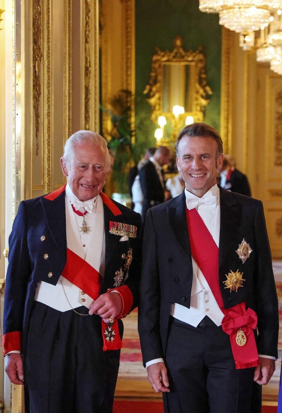 „În sfârșit s-au ținut de mână”. Imagini inedite cu Emmanuel Macron și soția sa Brigitte la banchetul de la Guildhall 988056