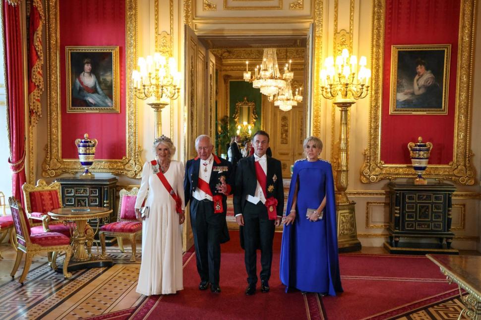 „În sfârșit s-au ținut de mână”. Imagini inedite cu Emmanuel Macron și soția sa Brigitte la banchetul de la Guildhall 988058