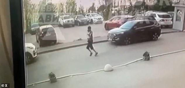 Înalt oficial din serviciile secrete ucrainene, executat pe stradă în Kiev. Asasinatul a fost surprins pe camerele de supraveghere 988101