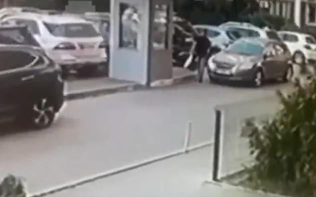 Înalt oficial din serviciile secrete ucrainene, executat pe stradă în Kiev. Asasinatul a fost surprins pe camerele de supraveghere 988104